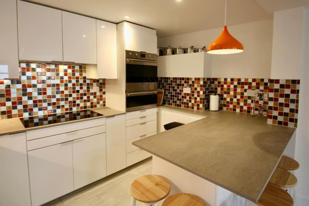 Vernon Place Town Centre, Vernon 3-bed With Parking, 1a Vernon Court 2-bed With Parking, 1b No Parking, Off The High Street Next To Sandford Park * Cheltenham