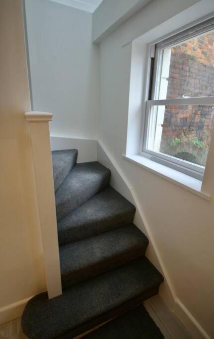 Holiday home Vernon Place Town Centre, Vernon 3-bed With Parking, 1a Vernon Court 2-bed With Parking, 1b No Parking, Off The High Street Next To Sandford Park