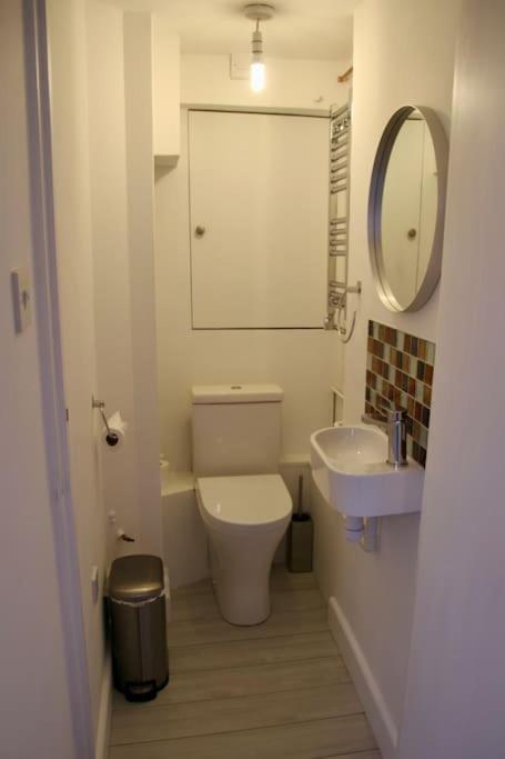Vernon Place Town Centre, Vernon 3-bed With Parking, 1a Vernon Court 2-bed With Parking, 1b No Parking, Off The High Street Next To Sandford Park * Cheltenham