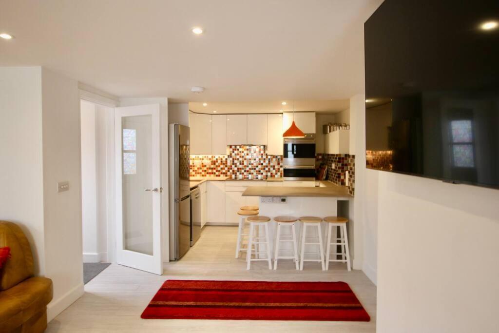 Vernon Place Town Centre, Vernon 3-bed With Parking, 1a Vernon Court 2-bed With Parking, 1b No Parking, Off The High Street Next To Sandford Park Cheltenham