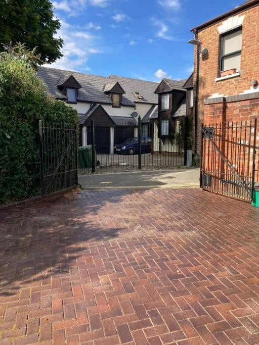Holiday home Vernon Place Town Centre, Vernon 3-bed With Parking, 1a Vernon Court 2-bed With Parking, 1b No Parking, Off The High Street Next To Sandford Park