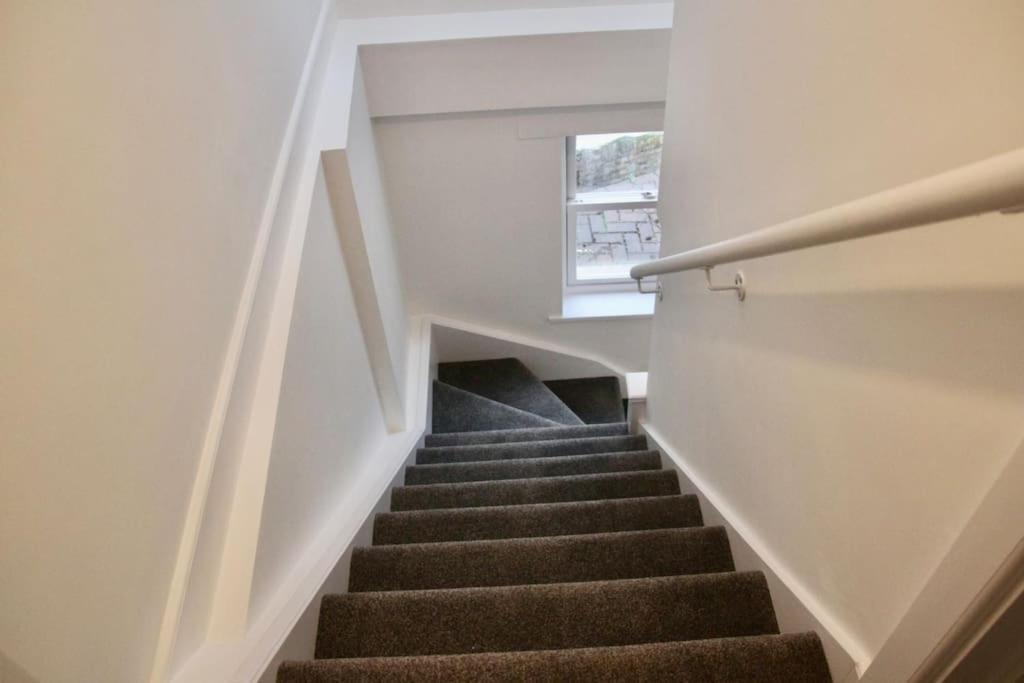 Vernon Place Town Centre, Vernon 3-bed With Parking, 1a Vernon Court 2-bed With Parking, 1b No Parking, Off The High Street Next To Sandford Park * Cheltenham