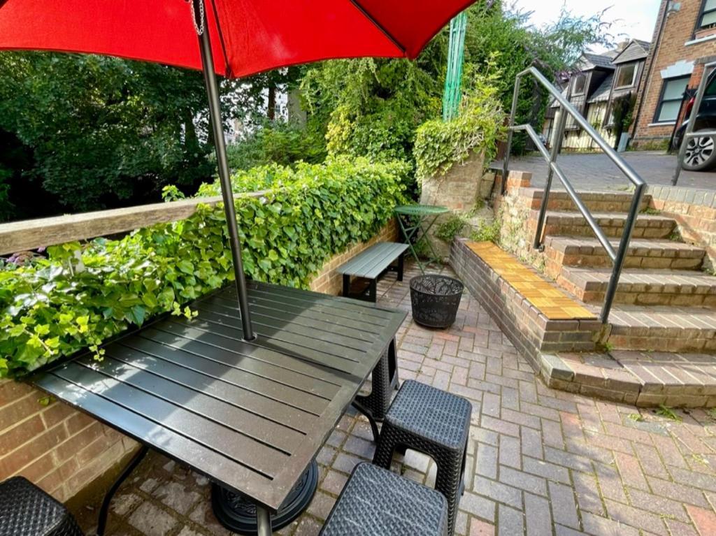 Vernon Place Town Centre, Vernon 3-bed With Parking, 1a Vernon Court 2-bed With Parking, 1b No Parking, Off The High Street Next To Sandford Park