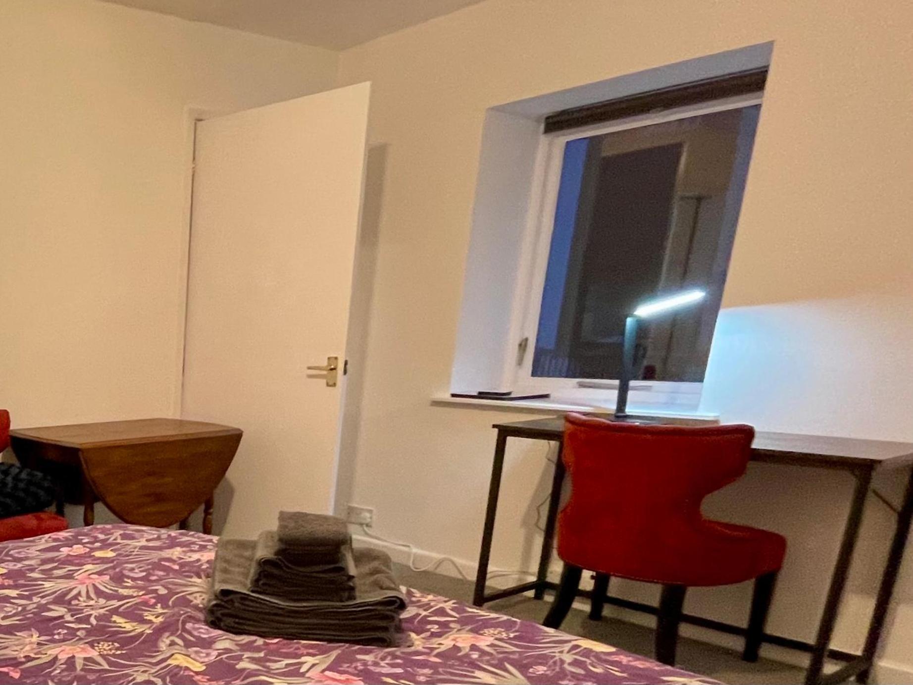 Holiday home Vernon Place Town Centre, Vernon 3-bed With Parking, 1a Vernon Court 2-bed With Parking, 1b No Parking, Off The High Street Next To Sandford Park *