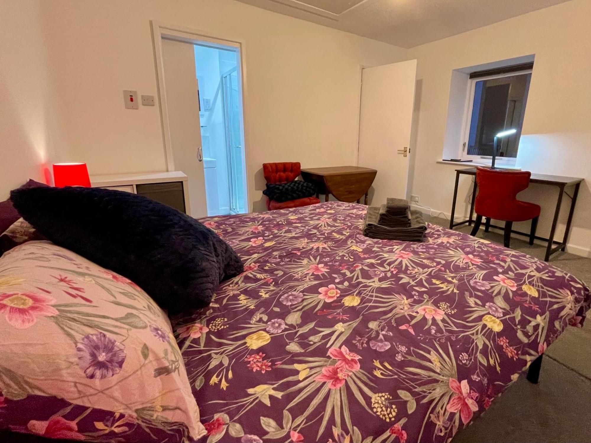 Vernon Place Town Centre, Vernon 3-bed With Parking, 1a Vernon Court 2-bed With Parking, 1b No Parking, Off The High Street Next To Sandford Park Holiday home Cheltenham
