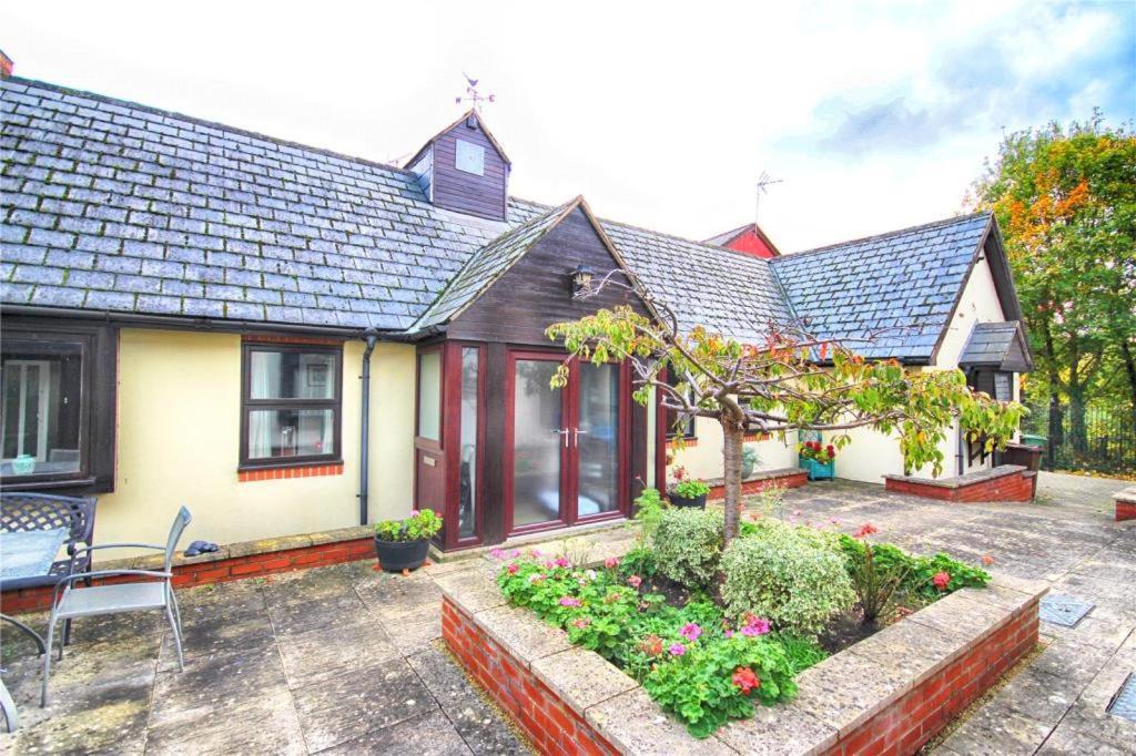 Holiday home Vernon Place Town Centre, Vernon 3-bed With Parking, 1a Vernon Court 2-bed With Parking, 1b No Parking, Off The High Street Next To Sandford Park Cheltenham