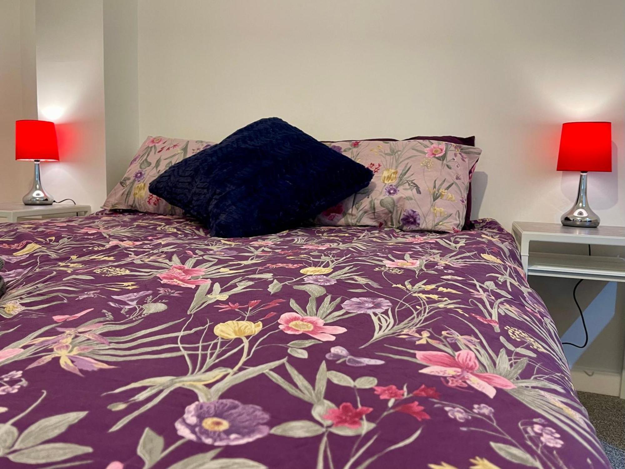 Vernon Place Town Centre, Vernon 3-bed With Parking, 1a Vernon Court 2-bed With Parking, 1b No Parking, Off The High Street Next To Sandford Park Holiday home