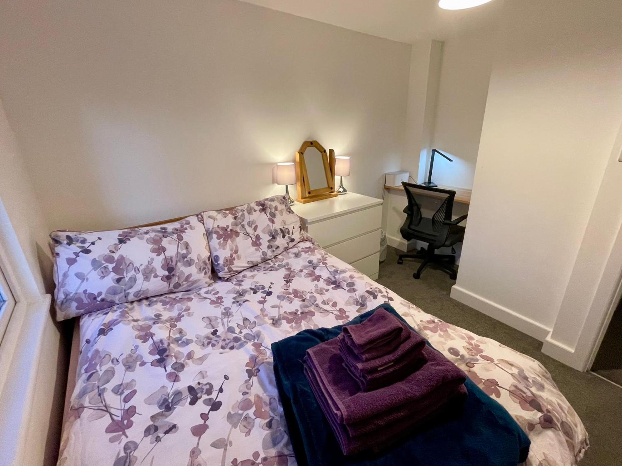 Vernon Place Town Centre, Vernon 3-bed With Parking, 1a Vernon Court 2-bed With Parking, 1b No Parking, Off The High Street Next To Sandford Park Holiday home