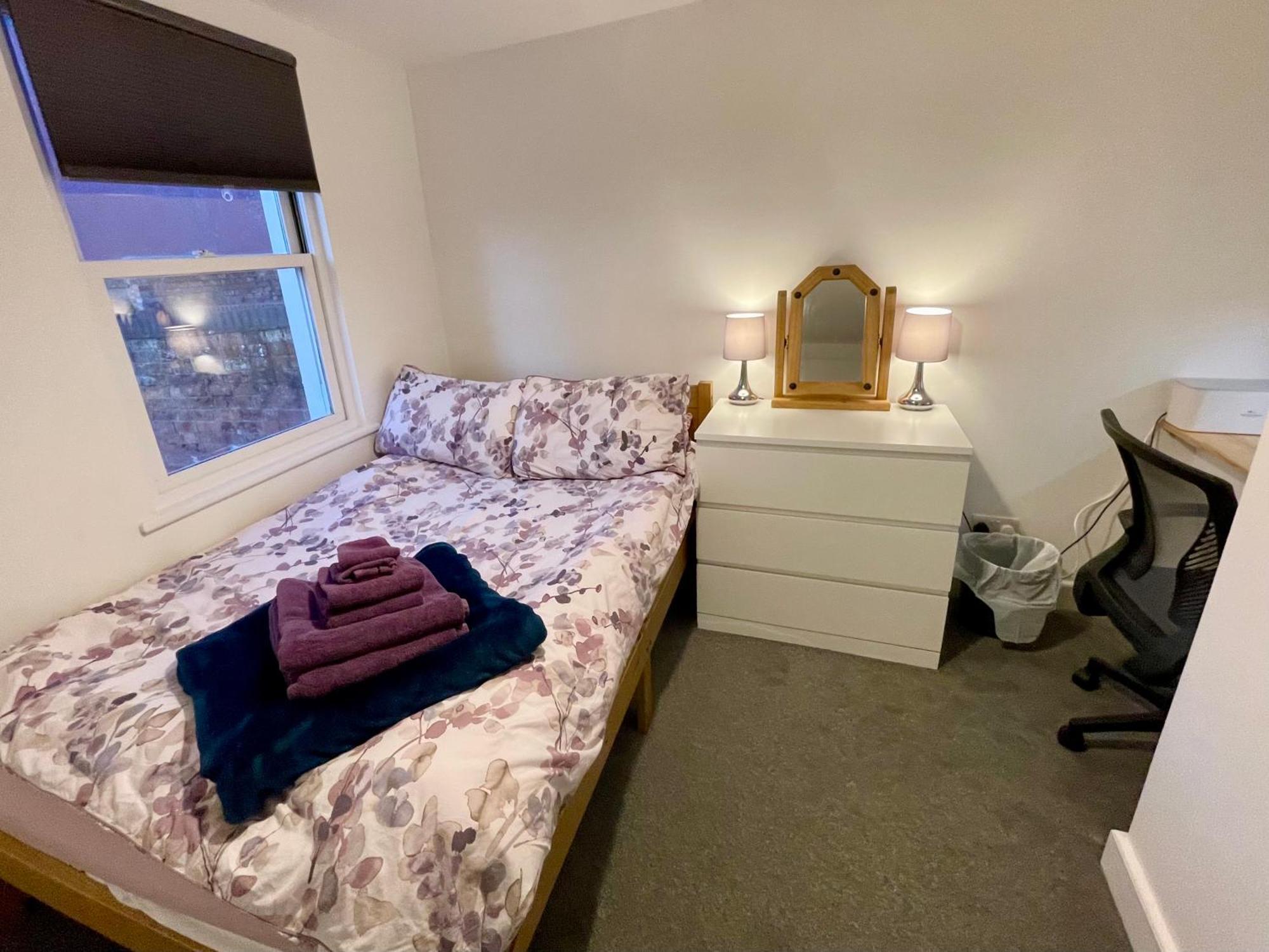 Vernon Place Town Centre, Vernon 3-bed With Parking, 1a Vernon Court 2-bed With Parking, 1b No Parking, Off The High Street Next To Sandford Park Holiday home *