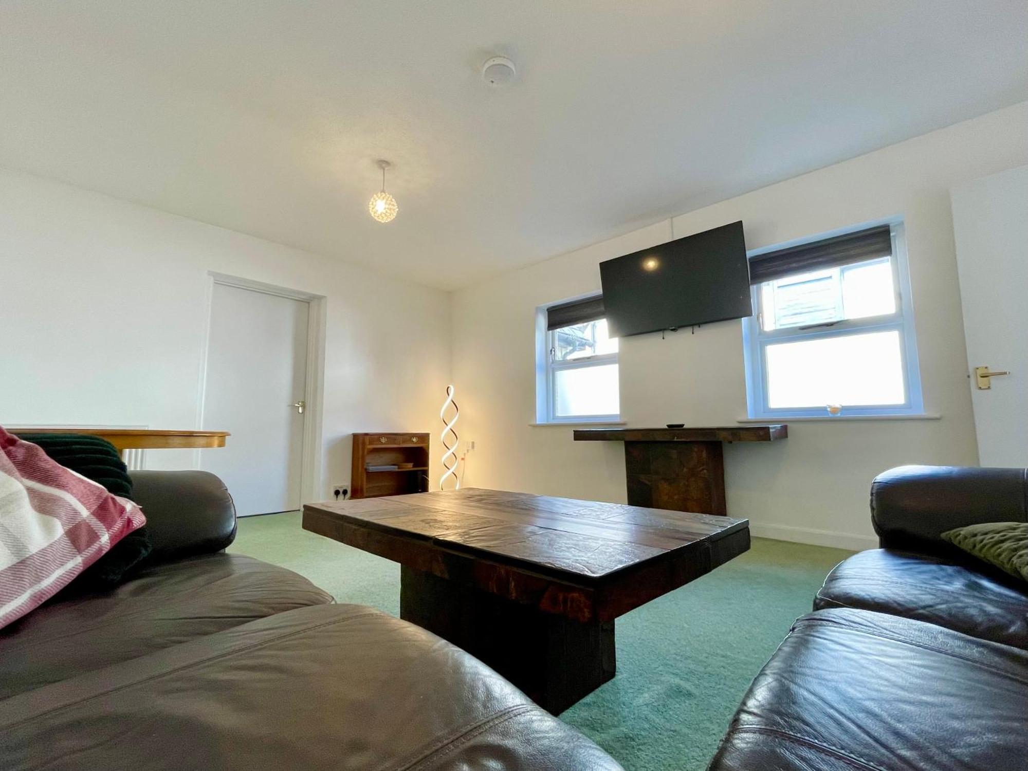 Vernon Place Town Centre, Vernon 3-bed With Parking, 1a Vernon Court 2-bed With Parking, 1b No Parking, Off The High Street Next To Sandford Park * Cheltenham