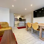 Vernon Place Town Centre, Vernon Cottage 3-Bed With Parking, 1A Vernon Court 2-Bed With Parking, 1B Studio No Parking, Off The High Street Next To Sandford Park