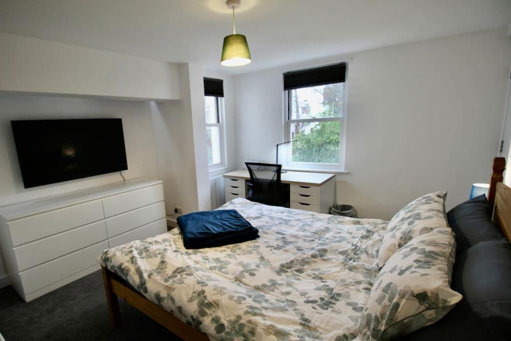 Vernon Place Town Centre, Vernon 3-bed With Parking, 1a Vernon Court 2-bed With Parking, 1b No Parking, Off The High Street Next To Sandford Park Casa de férias *